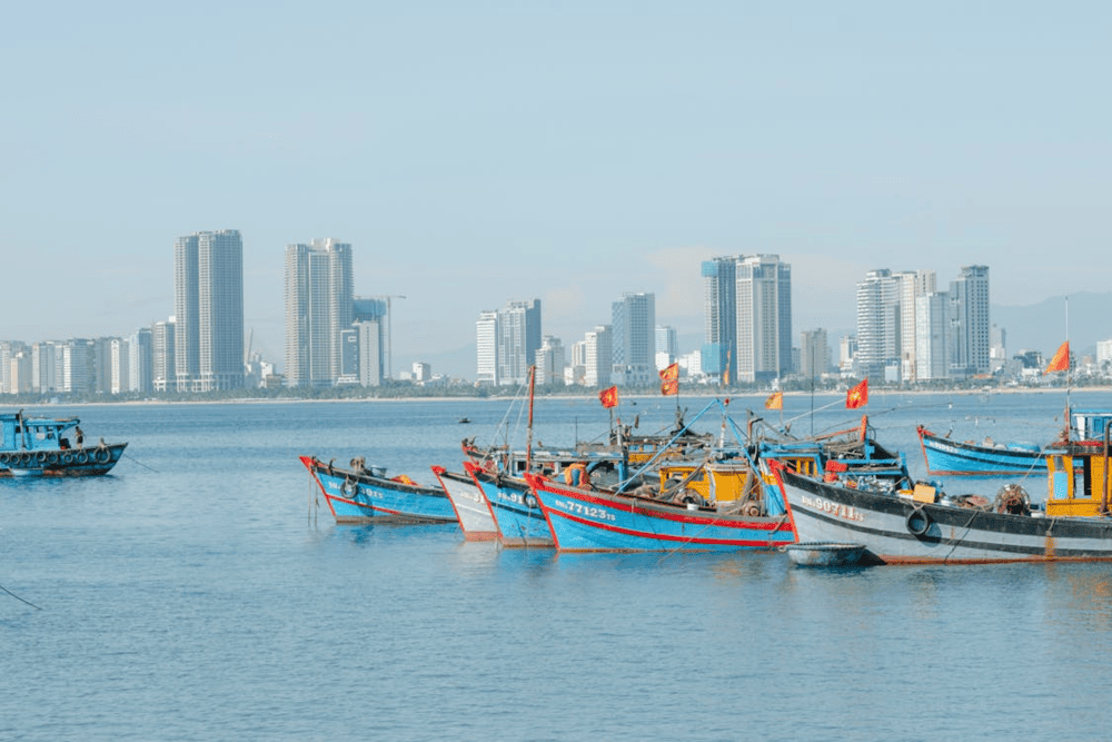 Da Nang City is one of the clearest coastal areas in Vietnam, making it perfect for diving and swimming in October when rainfall is low (Source: Pexels)